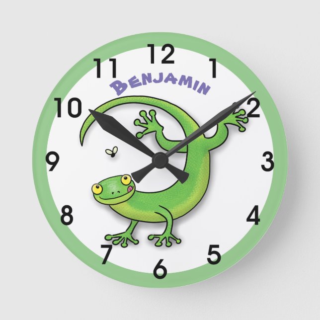 Reloj Redondo Mediano Cute happy green gecko lizard cartoon (Anverso)