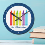 Reloj Redondo Mediano Cute Kindergarten Teacher Custom Crayon Classroom<br><div class="desc">A beautiful Teacher Appreciation Week or End of Year gift for a kindergarten class to give to their elementary school teacher. Custom made clock with their name customized in blue. Personalize with your name or text under the cute rainbow of crayons. An adorable present for a preschool teacher.</div>