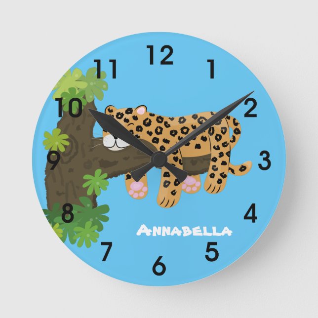 Reloj Redondo Mediano Cute leopard sleeping in tree cartoon illustration (Anverso)
