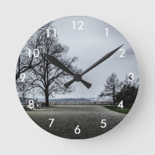 Reloj Redondo Mediano Día de otoño gris en Praga