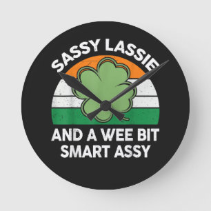 Reloj Redondo Mediano Día de San Patricio Lassie Sassy Divertido Trébol 