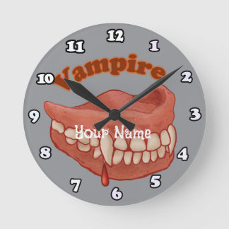 Reloj Redondo Mediano Dientes de Vampiro Viejo