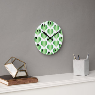 Reloj Redondo Mediano Diseño de Corazones Verdes