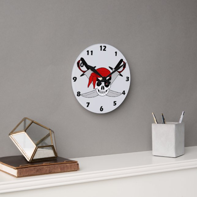 Reloj Redondo Mediano Diseño de cráneo de pirata y espadas (Oficina)