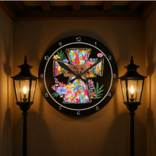 Reloj Redondo Mediano Diseño de Cruz Él ha Resucitado