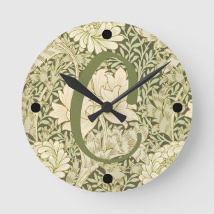 Reloj Redondo Mediano Diseño de monograma floral verde de Wm Morris