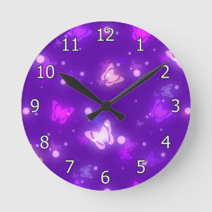 Reloj Redondo Mediano Diseño púrpura violeta de las mariposas ligeras