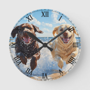 Reloj Redondo Mediano Dos labradores retriever en la playa