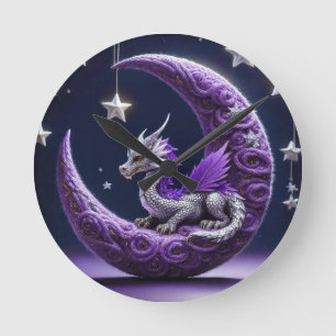 Reloj Redondo Mediano Dragón morado y blanco en una luna creciente