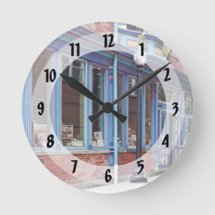 Reloj Redondo Mediano Easton PA - Calle con puerta abierta