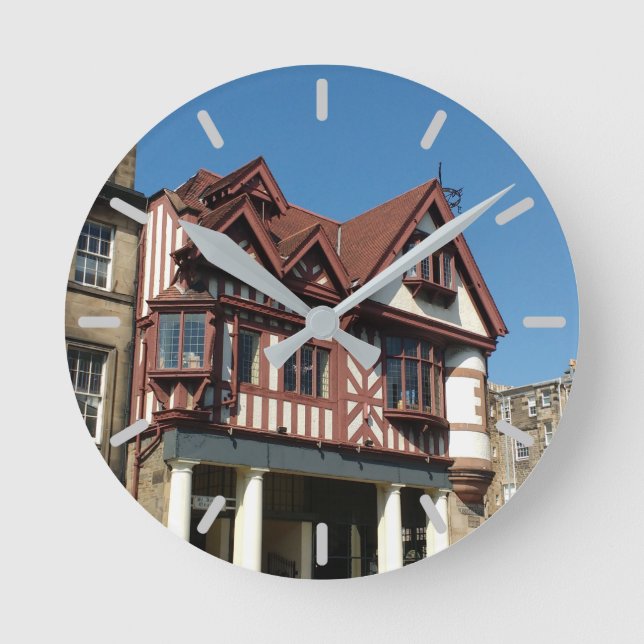 Reloj Redondo Mediano Edificio de armazones de encino Tudor, Edimburgo,  (Anverso)