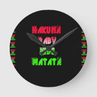 El bebé de Hakuna Matata embroma los regalos que