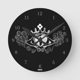 Reloj Redondo Mediano El Claddagh (blanco)