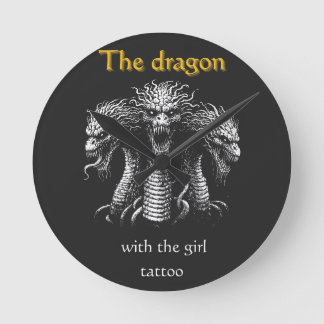 Reloj Redondo Mediano El dragón con el tatuaje Chica - Gracioso oscuro
