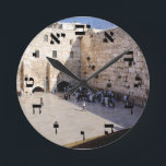 Reloj Redondo Mediano El Kotel - Cartas en bloque hebreas<br><div class="desc">El mercado de consumo "Hebrew Essentials" ofrece una experiencia de compras ya que no encontrarás en ningún otro lugar. Nuestra especialidad es el hebreo, y en nuestra tienda encontrarás hebreo en escritura a bloque, script y rashi. Cuéntanos a tus amigos sobre nosotros y envíales nuestro enlace: http://www.zazzle.com/HebrewNames?rf=238549869542096443* DISFRUTE DE TU...</div>