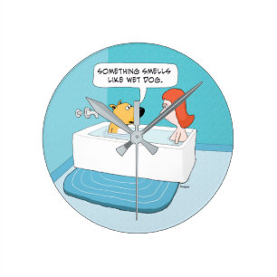 Reloj Redondo Mediano El perro divertido en tina nota el olor mojado del