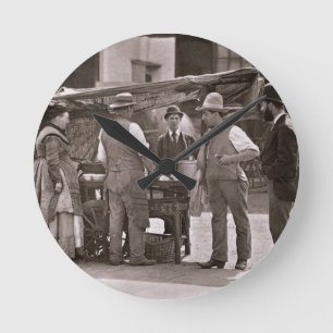 Reloj Redondo Mediano El vendedor de crustáceos, a partir de la 'vida e