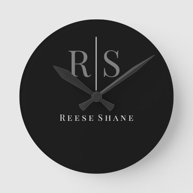 Reloj Redondo Mediano Elegante DIY Gris Monograma y nombre blanco, negro (Anverso)