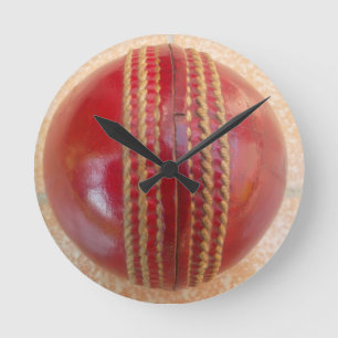 Reloj Redondo Mediano Enfoque de Punto Carmesí: Primer Plano del Corazón
