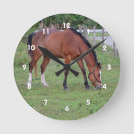 Reloj Redondo Mediano equino de pastoreo marrón y blanco
