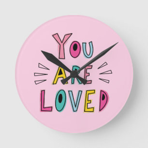 Reloj Redondo Mediano Eres Amado Cita Motivacional Rosa