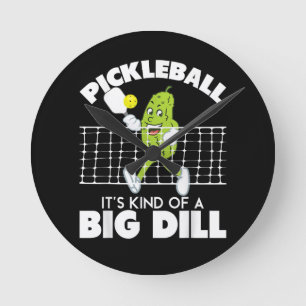 Reloj Redondo Mediano Es un gran Dill - Paleta de Pickleball Divertida