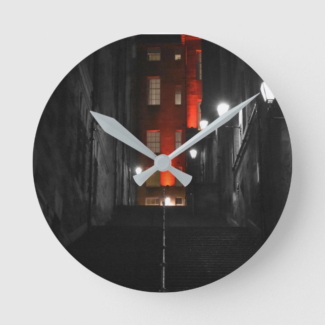 Reloj Redondo Mediano Escalera Gótica (Anverso)