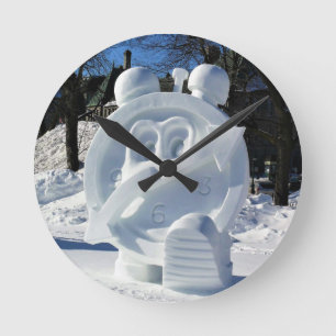 Reloj Redondo Mediano Escultura de Nieve Reloj, Quebec, Canadá