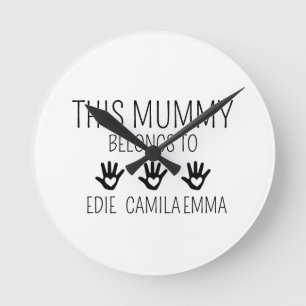 Reloj Redondo Mediano Esta Momia Pertenece, Mama Personalizada , Mamá Pe