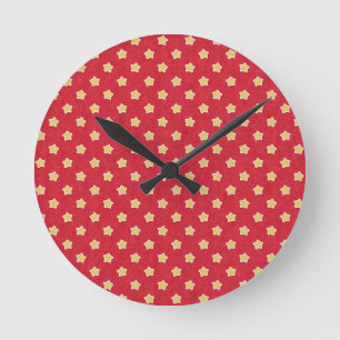 Reloj Redondo Mediano Estrellas Amarillas Vintage sobre Patrón Rojo
