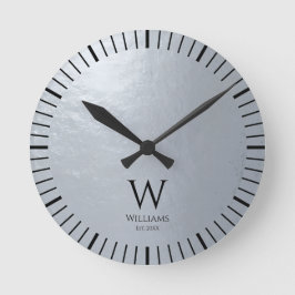 Reloj Redondo Mediano Falso Monograma y Nombre Gris Metálico Plateado Ne