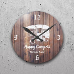 Reloj Redondo Mediano Feliz Campers Rústica Camping Trailer Nombre de la<br><div class="desc">Felices Campers Rústica Camping Trailer Relojes De Nombre Familiar.</div>