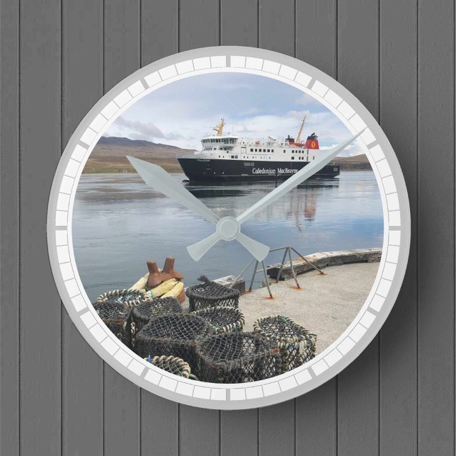 Reloj Redondo Mediano Ferry y puerto en la isla de Islay, Escocia (Subido por el creador)