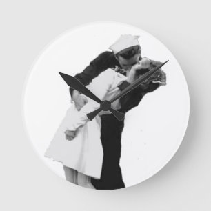 Reloj Redondo Mediano Final del beso de la guerra