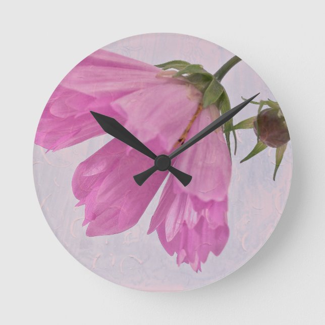 Reloj Redondo Mediano Flor cosmopolita rosada texturizada (Anverso)