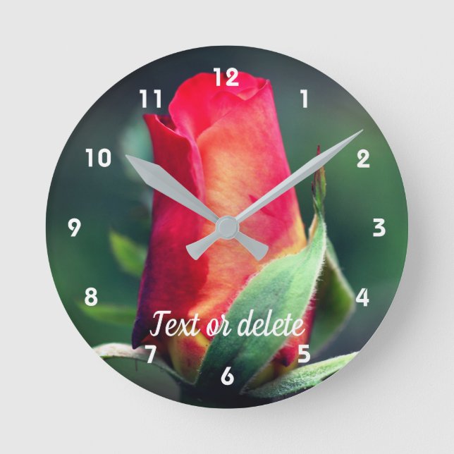 Reloj Redondo Mediano Flor roja de rosebud amarillo resaltado personaliz (Anverso)