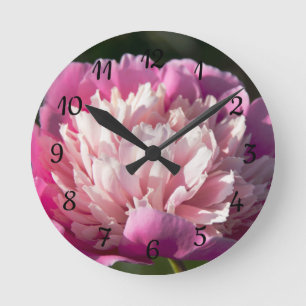 Reloj Redondo Mediano Flores de peonía rosada en primavera