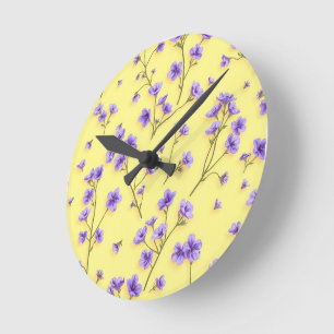 Reloj Redondo Mediano Flores moradas delgadas sobre fondo amarillo
