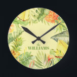 Reloj Redondo Mediano Flores tropicales vegetación de frutas<br><div class="desc">Su nombre aparece en un reloj con flores tropicales acuáticas,  frutas y vegetación sobre un suave fondo verde claro. COINCIDIENDO con los artículos de nuestra tienda.</div>