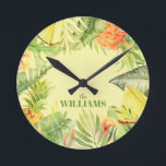 Reloj Redondo Mediano Flores tropicales vegetación de frutas<br><div class="desc">Su nombre aparece en un reloj con flores tropicales acuáticas,  frutas y vegetación sobre un suave fondo verde claro. COINCIDIENDO con los artículos de nuestra tienda.</div>