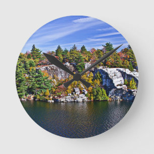 Reloj Redondo Mediano Follaje de otoño alrededor del lago Minnewaska