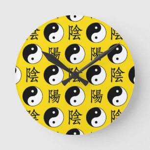 Reloj Redondo Mediano Fondo Amarillo Patrón Chino Yinyang