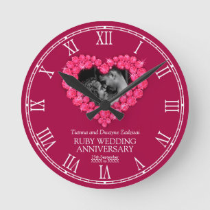 Reloj Redondo Mediano Foto de aniversario de bodas de rubí corazón perso