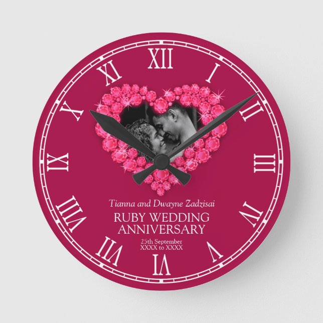Reloj Redondo Mediano Foto de aniversario de bodas de rubí corazón perso (Anverso)