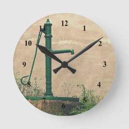 Reloj Redondo Mediano Foto de la bomba de agua verde vintage