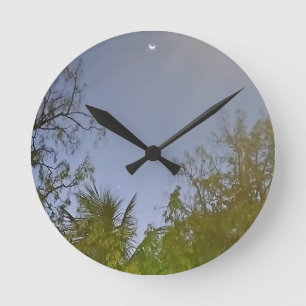 Reloj Redondo Mediano Foto de la luna creciente en el cielo de la tarde 