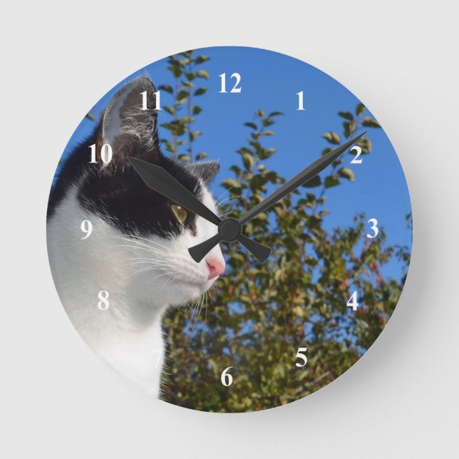 Reloj Redondo Mediano Foto de perfil en blanco y negro de gato (Anverso)