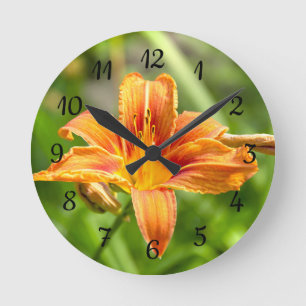 Reloj Redondo Mediano Foto de una flor de Lily grande