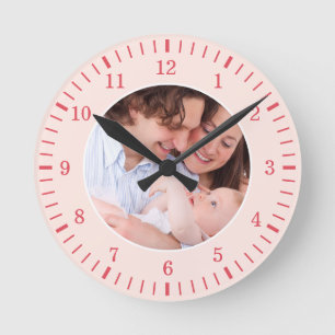 Reloj Redondo Mediano Foto Familiar Personalizada Rosa y Rojo Clásico