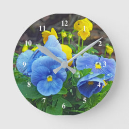 Reloj Redondo Mediano Foto floral de pansy azul bonito y amarillo
